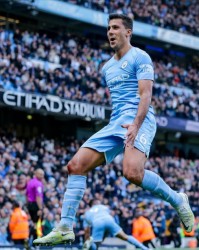  曼城客胜阿森纳，罗德里世界波制胜  