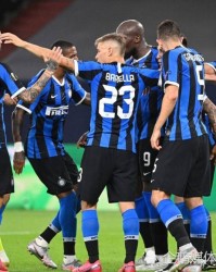  那不勒斯火力全开，大胜对手巩固排名  