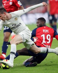  巴黎圣日耳曼报价遭拒，英超豪门争夺法甲妖人  