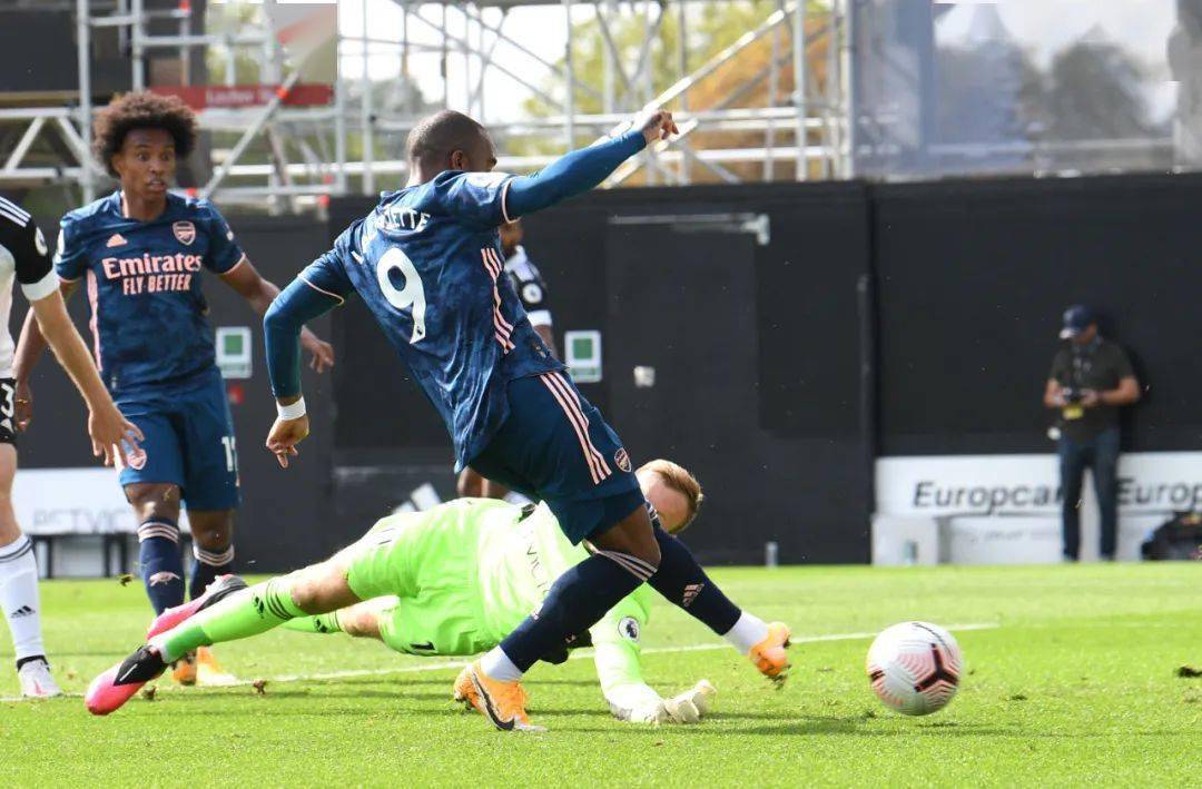  佛罗伦萨新援闪光，冈萨雷斯首秀造三球  