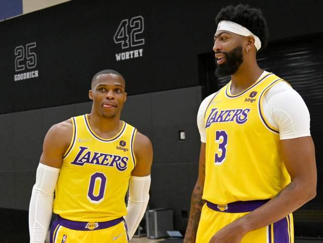  湖人管理层计划交易威少换取首轮签  